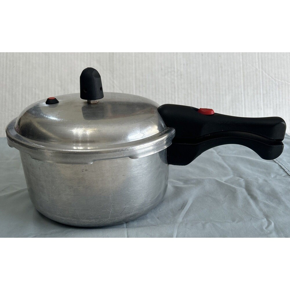Vintage Universal Aluminum Pressure Cooker Made In Columbia